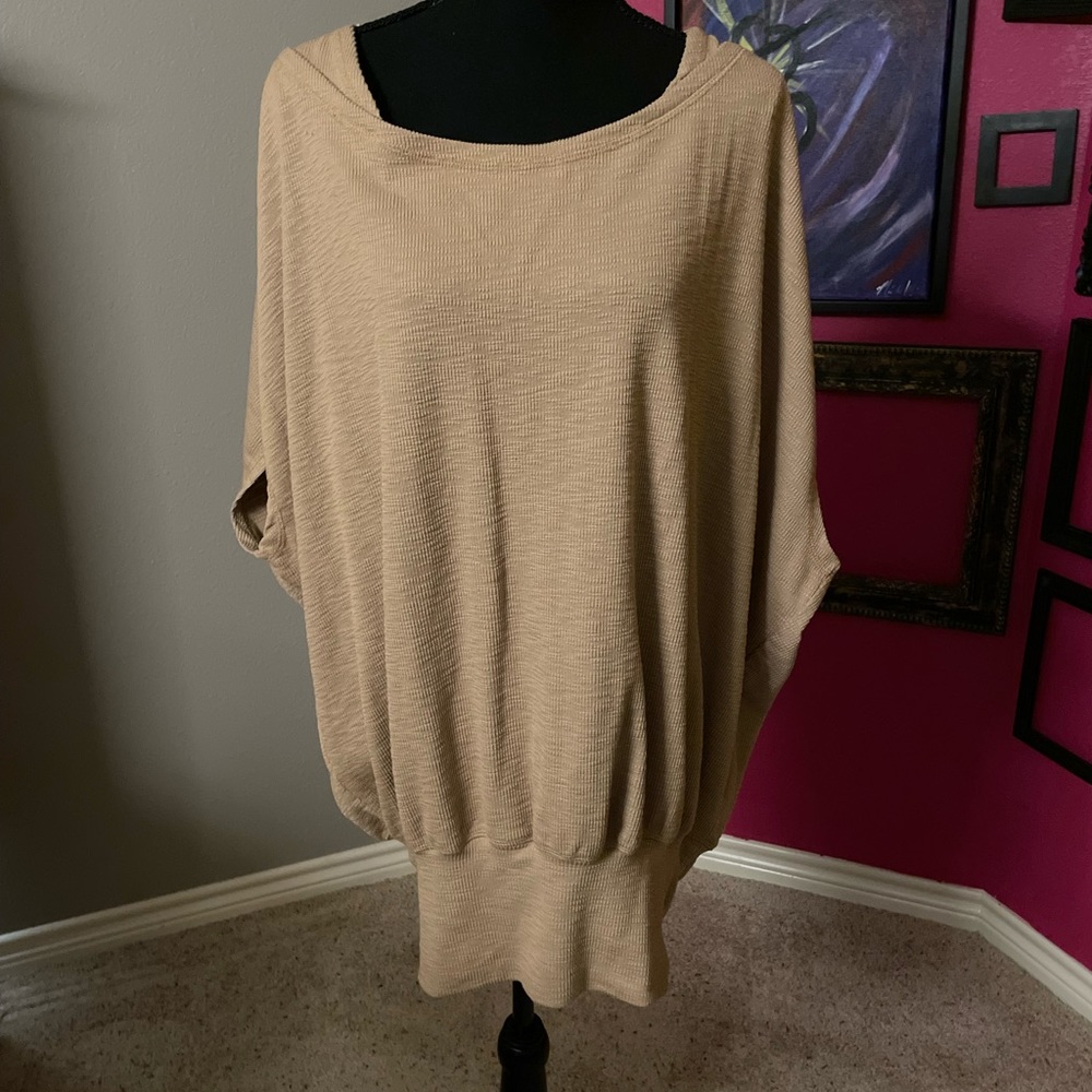 Easel oversized top